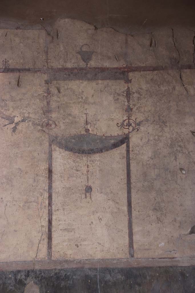 IV.21, Herculaneum. October 2020.
Room 24, painted decoration from north end of upper west wall in atrium. Photo courtesy of Buzz Ferebee.